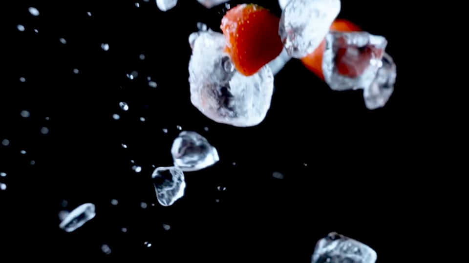 Strawberries and ice from the Marjamestarit website film